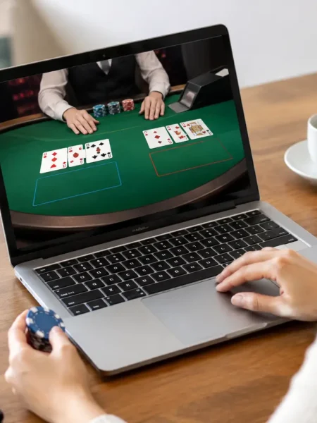How to Play Online Baccarat Safely and Smart